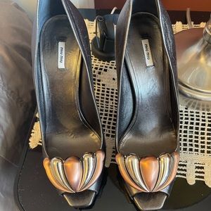 MIU dark gray color with metallic ornament peep toe